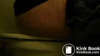 pooping 015