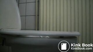 pooping 015