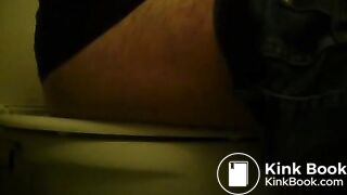 pooping 015