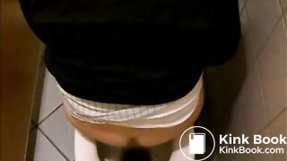 Auf öffentlichem Klo 2