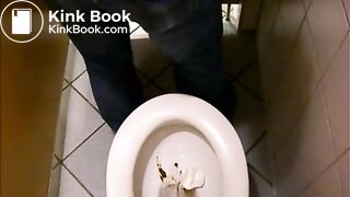 Auf öffentlichem Klo 3