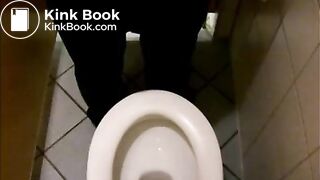 Auf öffentlichem Klo 1