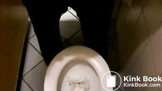 Auf öffentlichem Klo 1