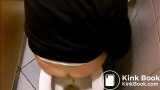 Auf öffentlichem Klo 4