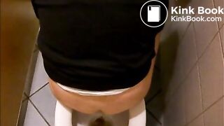 Auf öffentlichem Klo 4