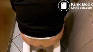 Auf öffentlichem Klo 4