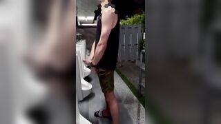 Nahuli ako ng guard sa ayala mall feliz santolan pasig na nag jakol sa rooftop nakita nya ako