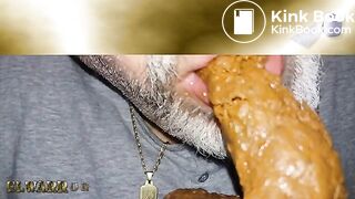 En bandeja, mi caca Pooping on a tray