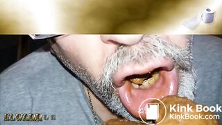 En bandeja, mi caca Pooping on a tray