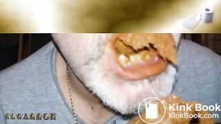 En bandeja, mi caca Pooping on a tray