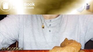 En bandeja, mi caca Pooping on a tray