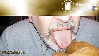 En bandeja, mi caca Pooping on a tray