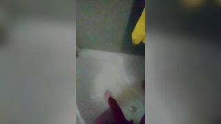 Je me branle et jute avec ma merde