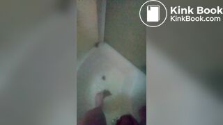 Je me branle et jute avec ma merde