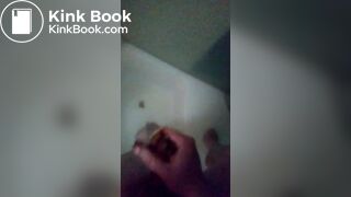 Je me branle et jute avec ma merde