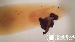Wanne voller Kacke und Pisse mit Sperma veredelt !!!
