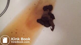 Wanne voller Kacke und Pisse mit Sperma veredelt !!!
