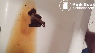 Wanne voller Kacke und Pisse mit Sperma veredelt !!!