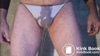 Dünnschiss in Damenslip