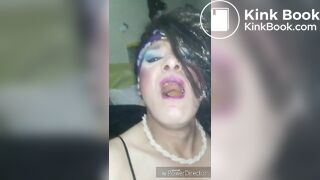 Scatqueenleila eating big pille