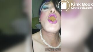 Scatqueenleila eating big pille