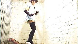 sissy zofe beim keller streichen scat piss