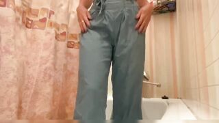 Girl with cool ass pee in jeans, play with shower and play with pussy until she cum