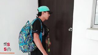MI PASO-PRIMASTRO LLEGA DE VIAJE Y LO RECIBO CON UNA GRAN FOLLADA, QUE RICA VISITA