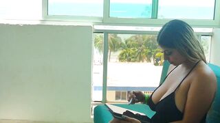 MODELO BAÑADA DE SEMEN POR EL MEJOR AMIGO DE SU NOVIO DE VACACIONES EN LA PLAYA: LUU SELL