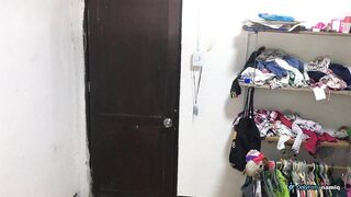 Chica de la iglesia lactando seduce a joven con sexo