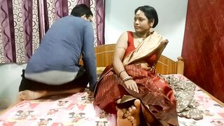 Newlywed Indian Desi Bhabhi Real Homemade Hot Sex in Hindi on XVideos