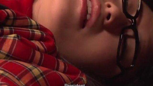 Nerdy Asian teen rubs her cunt under the blanket