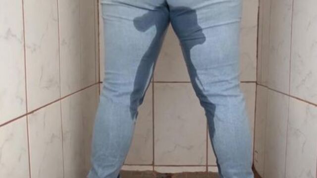 Hot BBW Pawg Peeing in Tight Jeans in Shower!