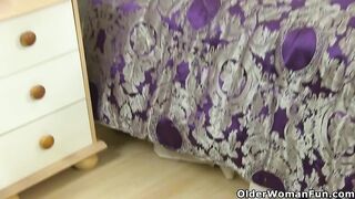 English milf Ashleigh needs a good dildo screw (Ashleigh McKenzie, Sophia Delane)