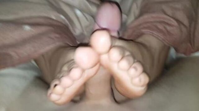 Footjob with small nice feet - part 2