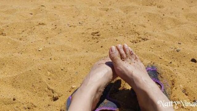 Sexy Latina's Feet at the Beach  Come Suck on These Toes For Me Baby (Latinas Feet)