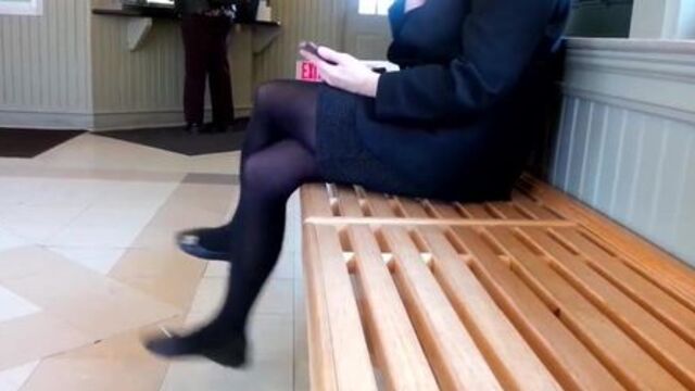 Candid Business Lady Crazy Shoeplay Feet in Nylons