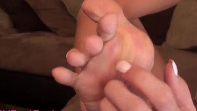 Taylor Raz feet tickle