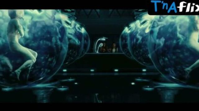 Milla Jovovich Sexy Scene  in Resident Evil: Extinction