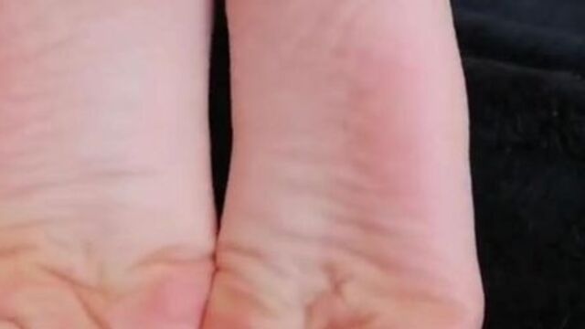 Goddess Latina Feet Joi Pink Soles Wrinkled