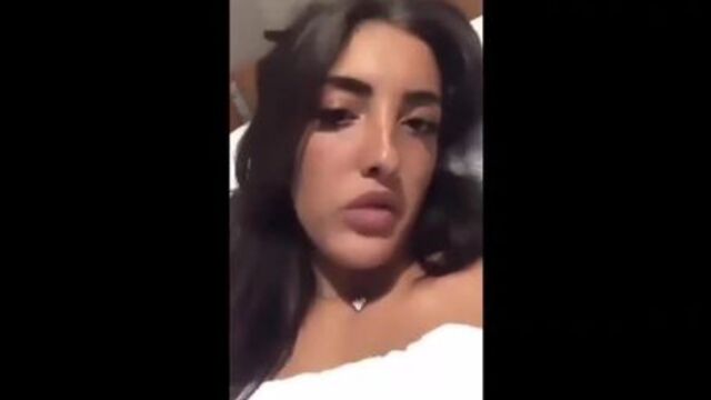 Italian girl knows how to smoke