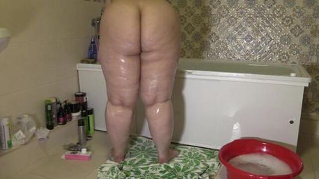 BBW shaves her hairy pussy, chubby legs, and fat belly. Homemade fetish.