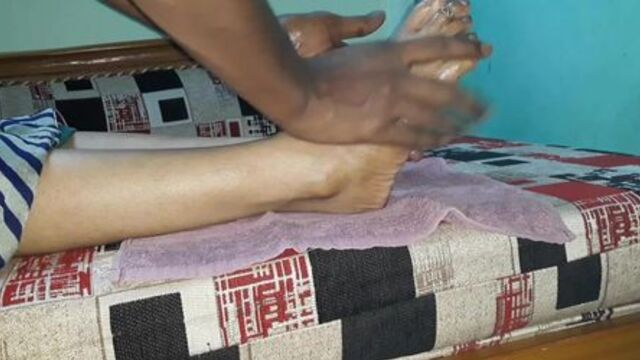 Bong Boudi Tomosa foot fetish