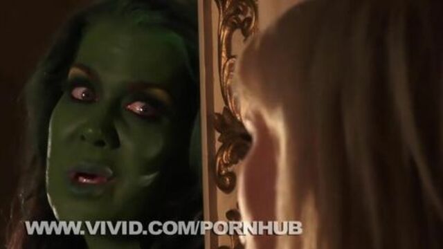 She Hulk & Sexy Invisible Woman Get Down And Dirty Parody