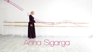 Anna Sigarga with gymnastics never seen before