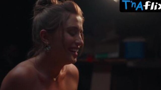 Taylor Misiak Sexy Scene  in Dave