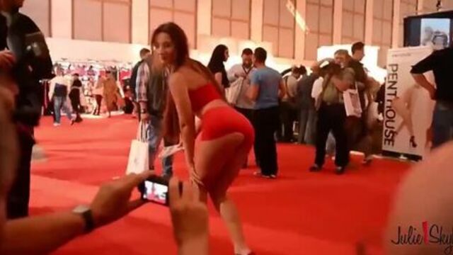 Julie shows her pussy to the crowd