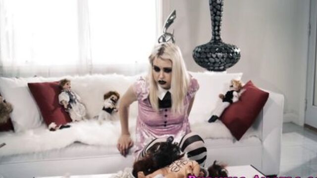 Goth blondie fucking and sucking