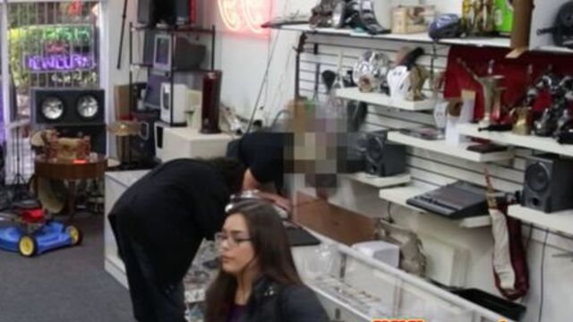 Pawnshop amateur blowing manager for money