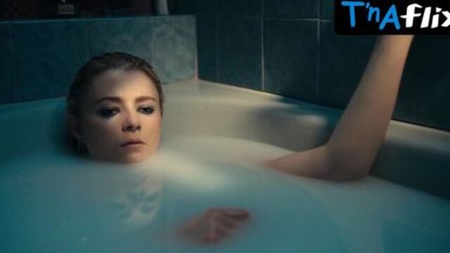 Thomasin Mckenzie Sexy Scene  in Totally Completely Fine